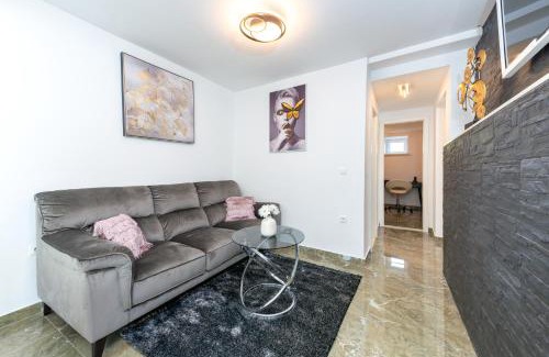 Zupa dubrovacka Apartment | Golden SeaView Holiday Home