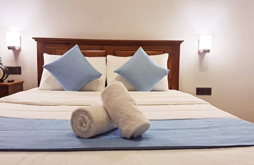 Kandy Hotel | Golden Shower Inn