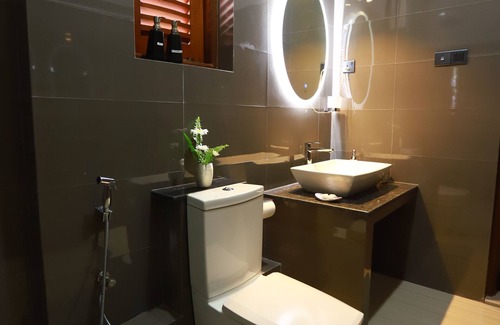 Kandy Hotel | Golden Shower Inn