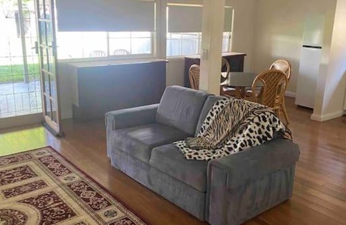 West Wyalong Apartment | Golden Street Cottage