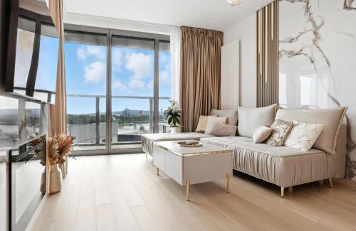Nivy Apartment | Golden Suite, RIVER&OLD TOWN VIEW, FREE Parking