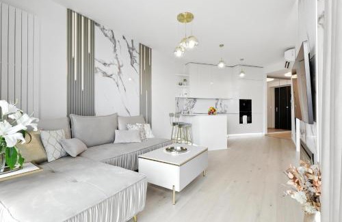 Nivy Apartment | Golden Suite, RIVER&OLD TOWN VIEW, FREE Parking
