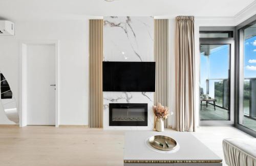 Nivy Apartment | Golden Suite, RIVER&OLD TOWN VIEW, FREE Parking