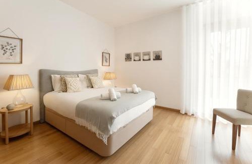 Sao Martinho do Porto Apartment | Golden Terrace Delight