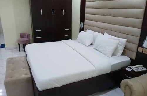 Kwara Hotel | Golden Top Hotel and Suites