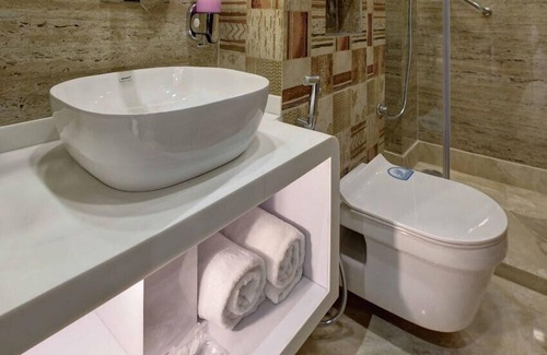 Noida Hotel | Golden Tree