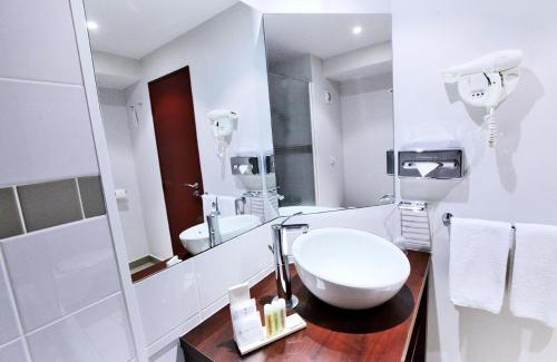 Roissy-en-France Hotel | Golden Tulip CDG Airport Roissy