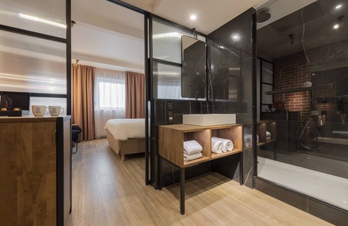 Roissy-en-France Hotel | Golden Tulip CDG Airport Roissy