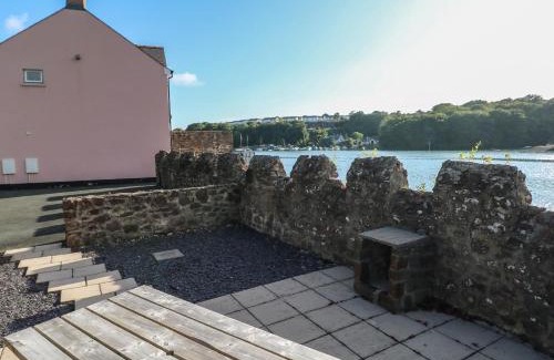 Milford Haven House | Goldfinch
