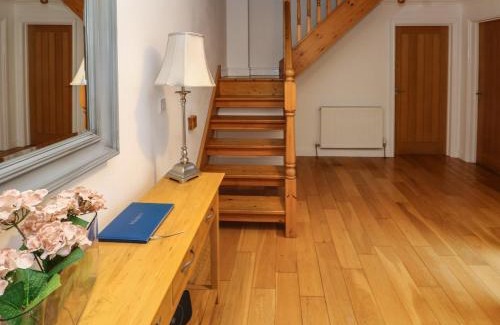 Milford Haven House | Goldfinch