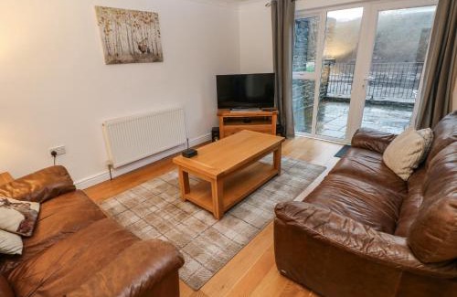 Milford Haven House | Goldfinch