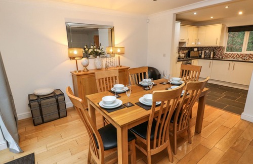 Milford Haven Cottage | Goldfinch