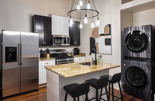 Covington House | Goldie on Greer - Perfect for 4!
