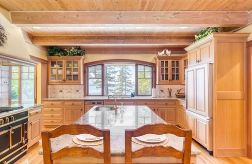 Greenbank House | Goldilocks by AvantStay | Luxury Waterfront Home
