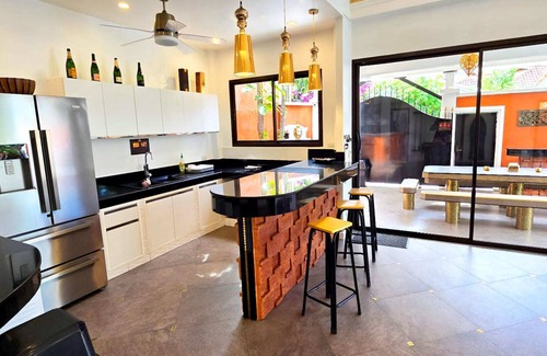 South Pattaya Villa | GOLDLAND Luxury Pool Villa Pattaya Walking Street 8 Bedrooms