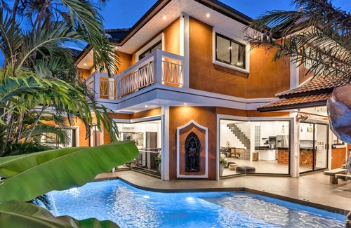 South Pattaya Villa | GOLDLAND Luxury Pool Villa Pattaya Walking Street 8 Bedrooms