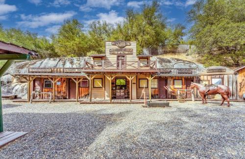 Oakhurst House | Goldside Mansion w/sleeping for 20 and tons of fun