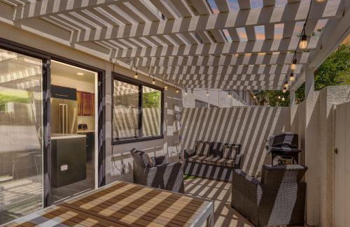 Palm Springs House | Golf and Couples Oasis/Midcentury w/6 Pools Hot Tub