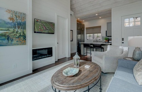 Mineral Bluff Cottage | Golf and Riverfront Cottage | King Bed | Group Availability
