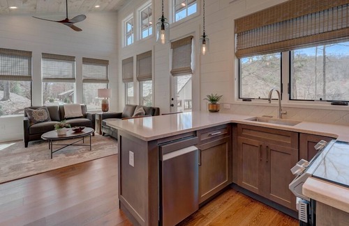 Mineral Bluff Cottage | Golf and Riverfront Cottage | King Bed | Group Availability