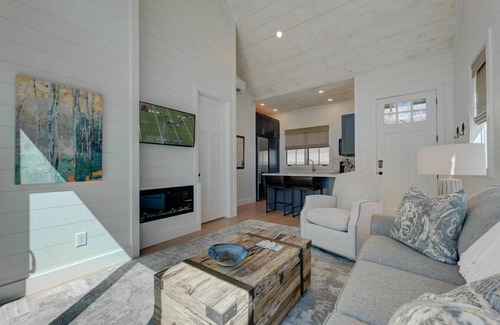 Mineral Bluff Cottage | Golf and Riverfront Cottage | King Bed | Group Availability