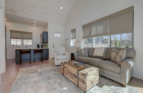 Mineral Bluff Cottage | Golf and Riverfront Cottage | King Bed | Group Availability