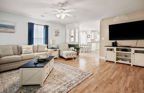 Pawleys Island House | Golf ~ Beach ~ Attractions.Centrally in Quiet Pawleys Island Neighborhood