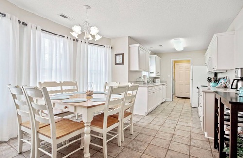 Pawleys Island House | Golf ~ Beach ~ Attractions.Centrally in Quiet Pawleys Island Neighborhood