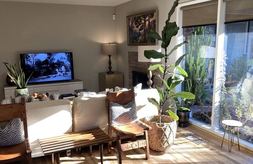 Del Rey Oaks House | GOLF-BEACH-HIKE Sunny Privacy with Full Kitchen