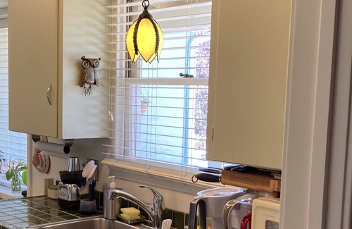 Del Rey Oaks House | GOLF-BEACH-HIKE Sunny Privacy with Full Kitchen