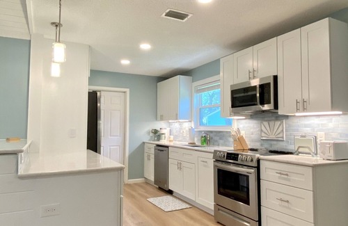 Fernandina Beach Cottage | Golf Cart, Sun, Sand, & Island life Beach Retreat!n
