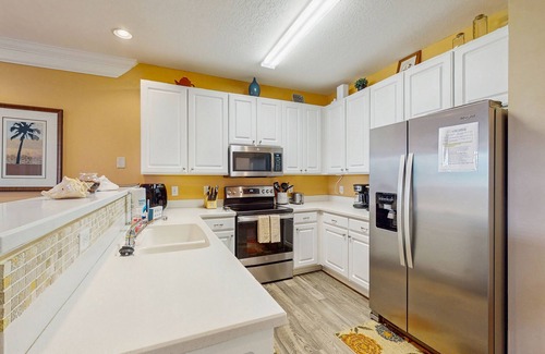 Calabash Condo | Golf community condo near beach with on-site pool, golf, & screened balcony