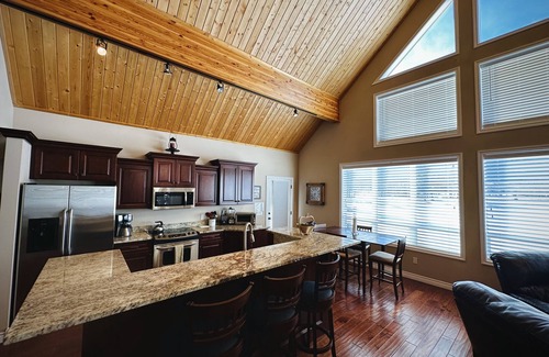 Red Lodge Ski Chalet | Golf Course Home w/Mtn Views, Hot Tub & Fireplace