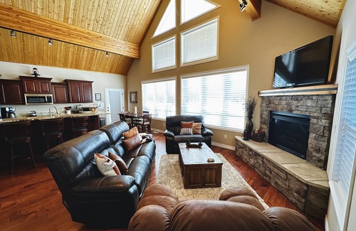 Red Lodge Ski Chalet | Golf Course Home w/Mtn Views, Hot Tub & Fireplace