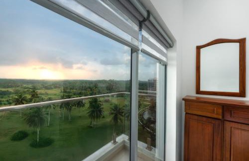 Polgasowita Apartment | Golf Course Retreat - Pool,Parking,Wi-fi & Sunset