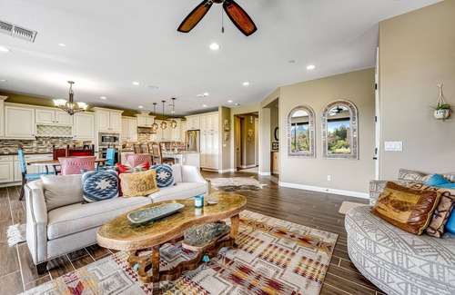 Troon North Condo | Golf-Course View Condo with Central AC & Washer/Dryer - Shared Pool & Hot Tub