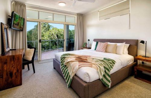 Twin Waters Apartment | Golf Getaway Close to the Beach in Twin Waters