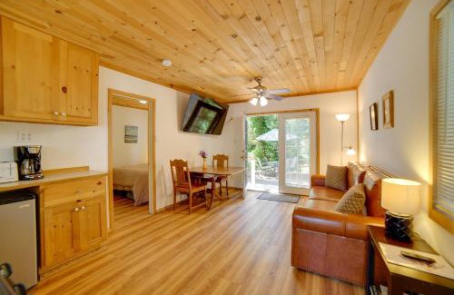 Cobb House | Golf, Hike, Sip Wine Cobb Mountain Cabin with Patio