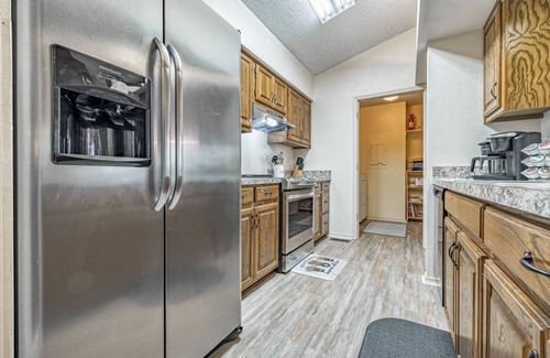Hot Springs Village House | Golf Lover's Getaway! Cozy 2BR/2BA Townhome, Walk to DeSoto Golf Club!