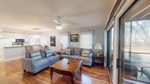 Pawleys Island House | Golf Lover's Haven Modern One-Bedroom Suites