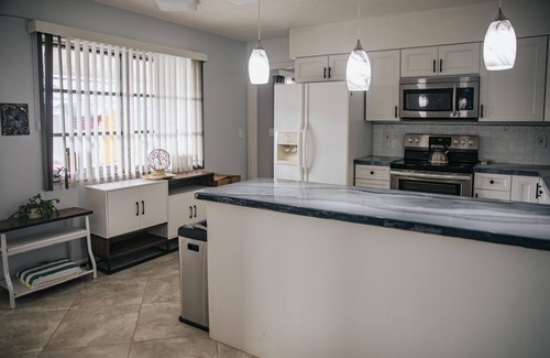 Oakland Hills House | Golf lovers serene escape - Cozy 3 bed/2 bath, and close to the beach