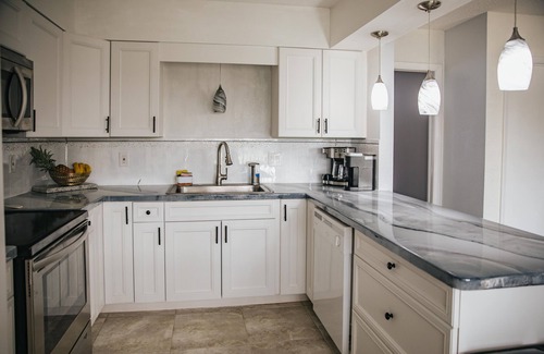 Oakland Hills House | Golf lovers serene escape - Cozy 3 bed/2 bath, and close to the beach