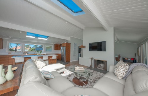 Del Monte Forest House | Golf Retreat in Pebble Beach-Ocean View-5 minute walk to beach, Fully Enclosed