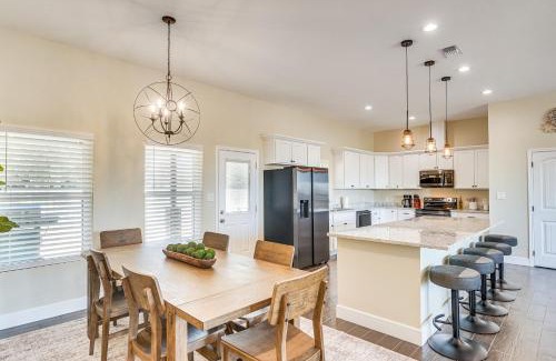 Midland House | Golf, Shop and Explore Home 5 Mi to Dtwn Midland!