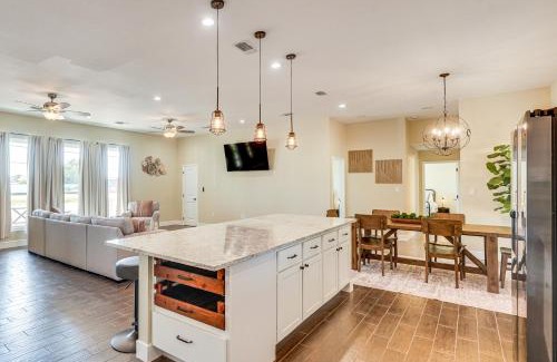 Midland House | Golf, Shop and Explore Home 5 Mi to Dtwn Midland!