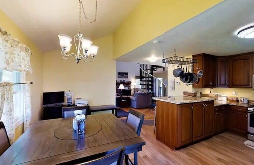 Monterey House | Golf & Southern Comfort Cape with Loft at The Cove