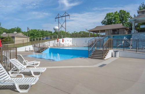 Branson West Condo | Golf Suite in Peaceful, Gated Community close to Silver Dollar City