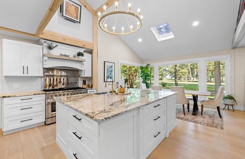 Berlin House | Golfer & Beach Paradise! 5 bedroom home-Ping Pong Table-EV Charger-Wild Horses!