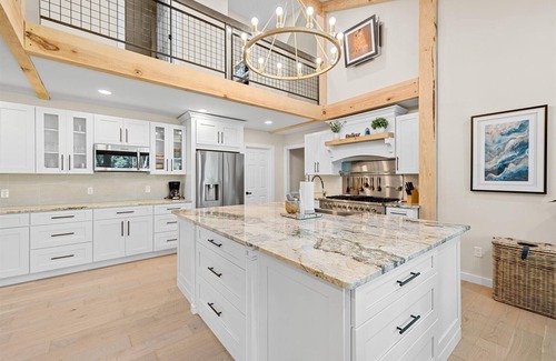 Berlin House | Golfer & Beach Paradise! 5 bedroom home-Ping Pong Table-EV Charger-Wild Horses!