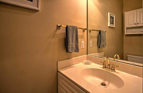 Central Myrtle Beach Apartment | Golfers Paradise Myrtle Beach Condo with Pool!